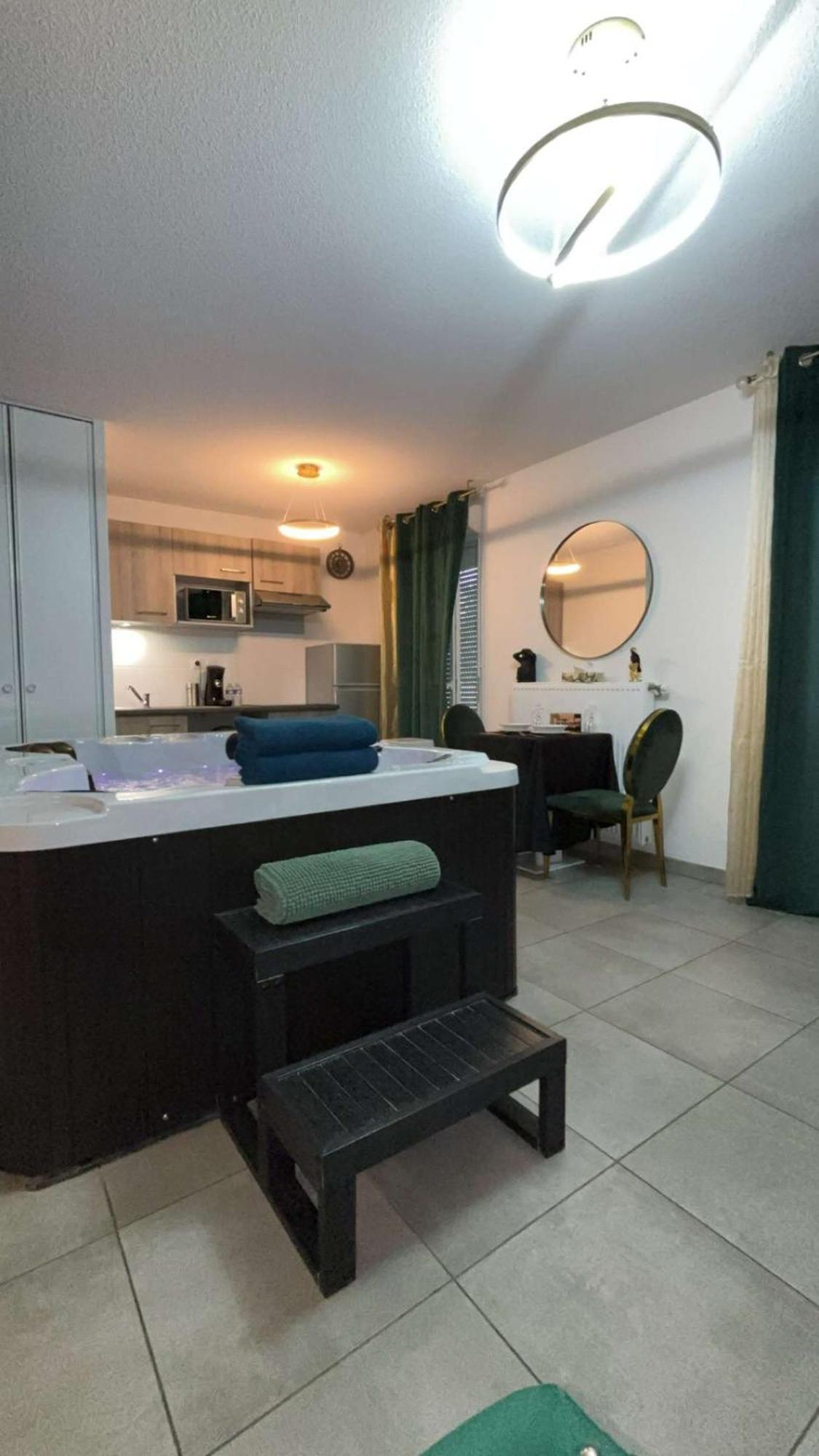 Suite Jacuzzi "Spa Privatif " Appartement Jacuzzi Toulouse Exterior photo